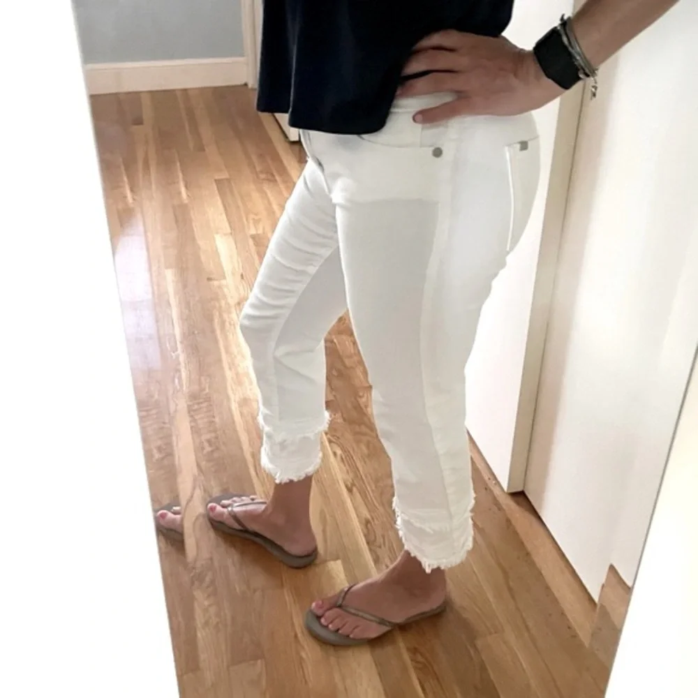 DG2 by Diane Gilman Virtual Stretch Layered Fringe Crop Jean - Picture 6 of 12